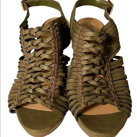 City Classified Army Green Laser Cut Gladiator Peep Toes Buckle Up Sandals Sz 7 - Picture 7 of 7
